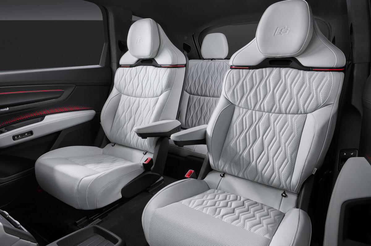 Audi Q9 interior4