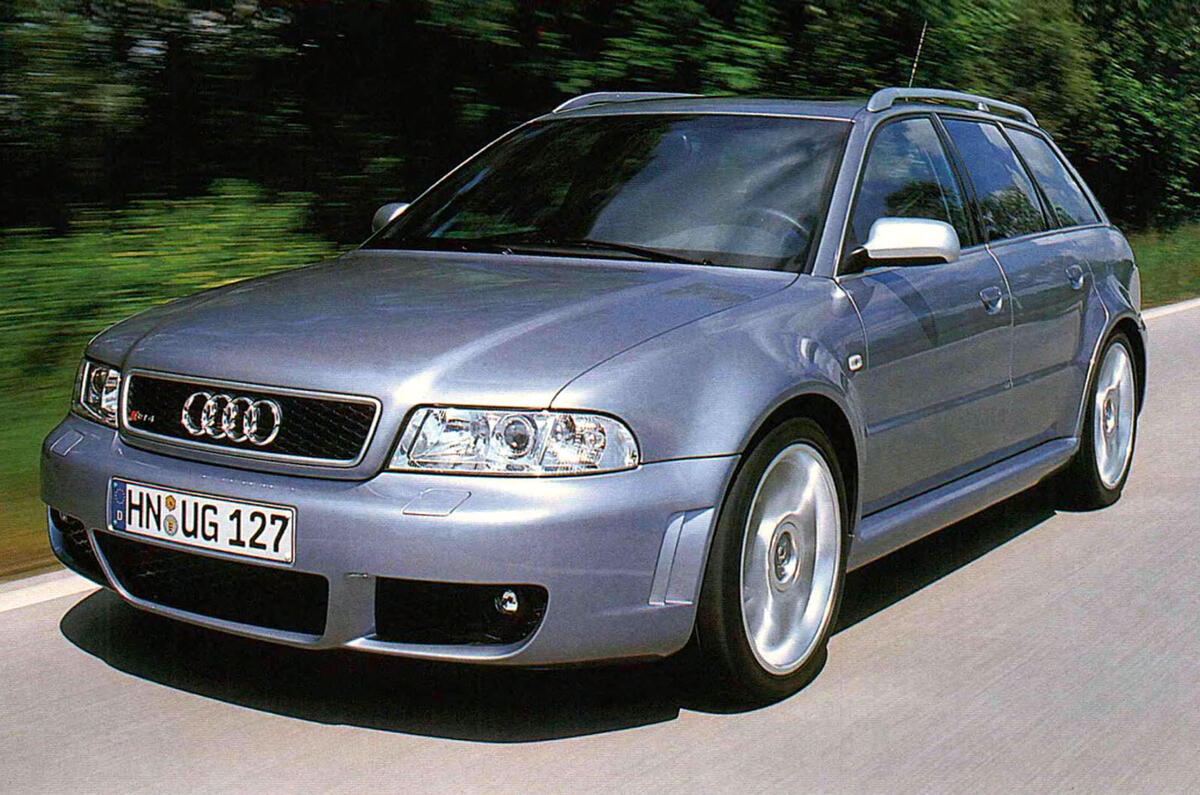 Audi rs4 avant front three quarter
