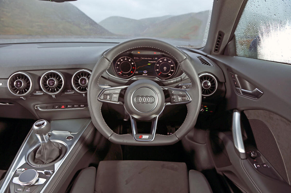 Audi TT 2014 cabin