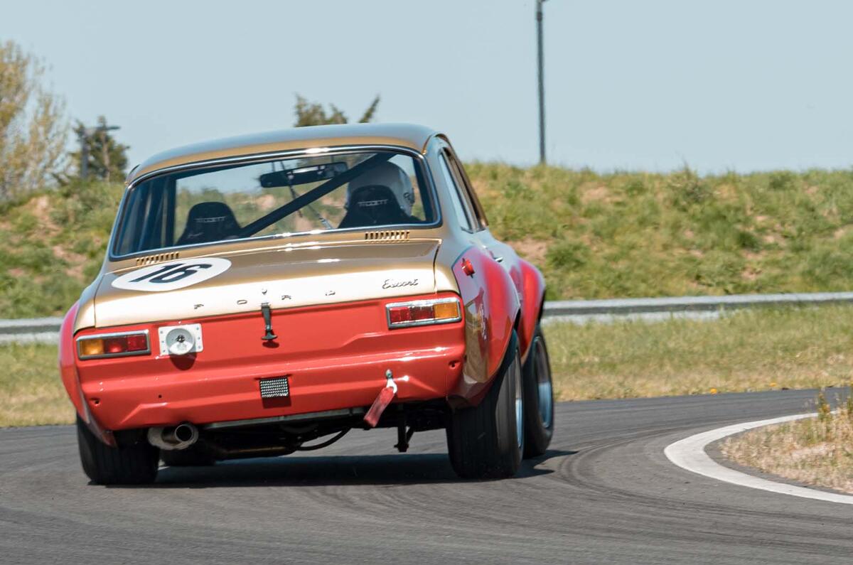 Autocar Boreham Escort 56 Autocar Boreham Escort 56