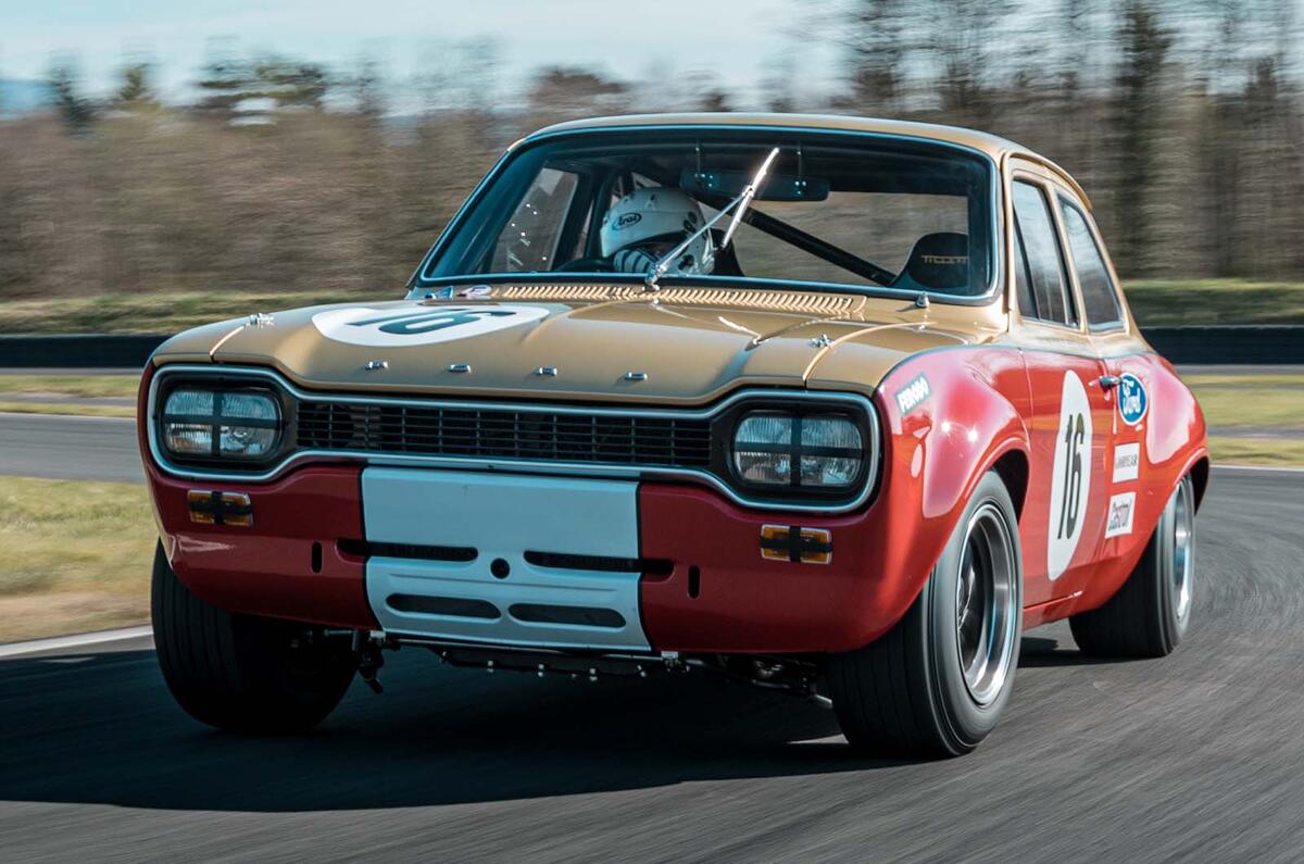 Autocar Boreham Escort 77