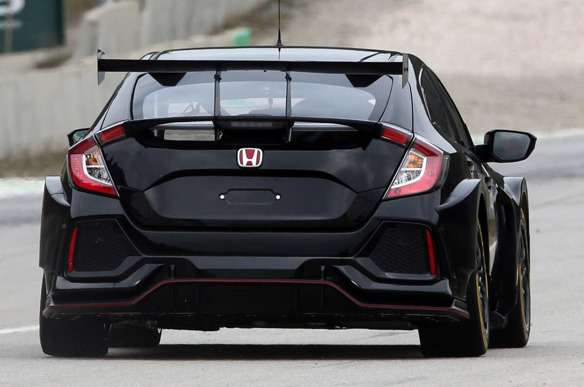 Honda Civic Type R BTCC racer lands ahead of 2018 season