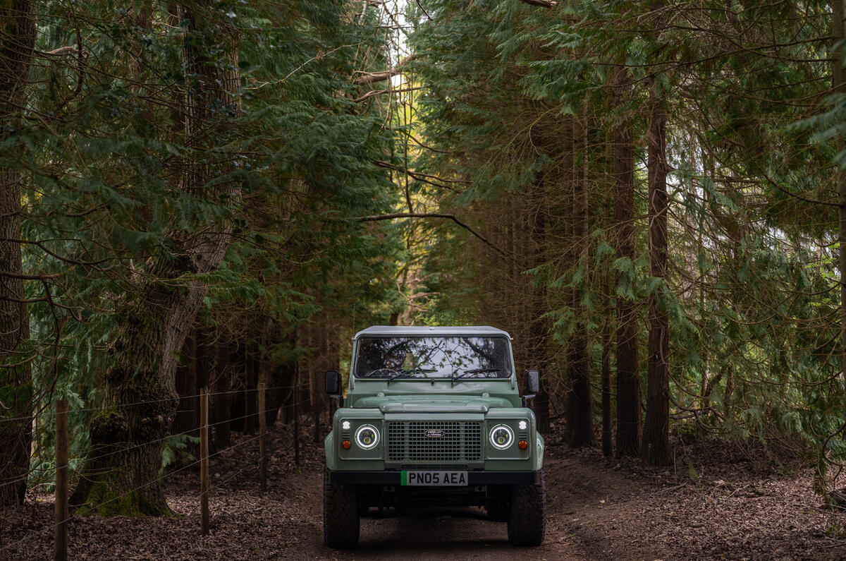 Bedeo Defender front woods Bedeo Defender front woods
