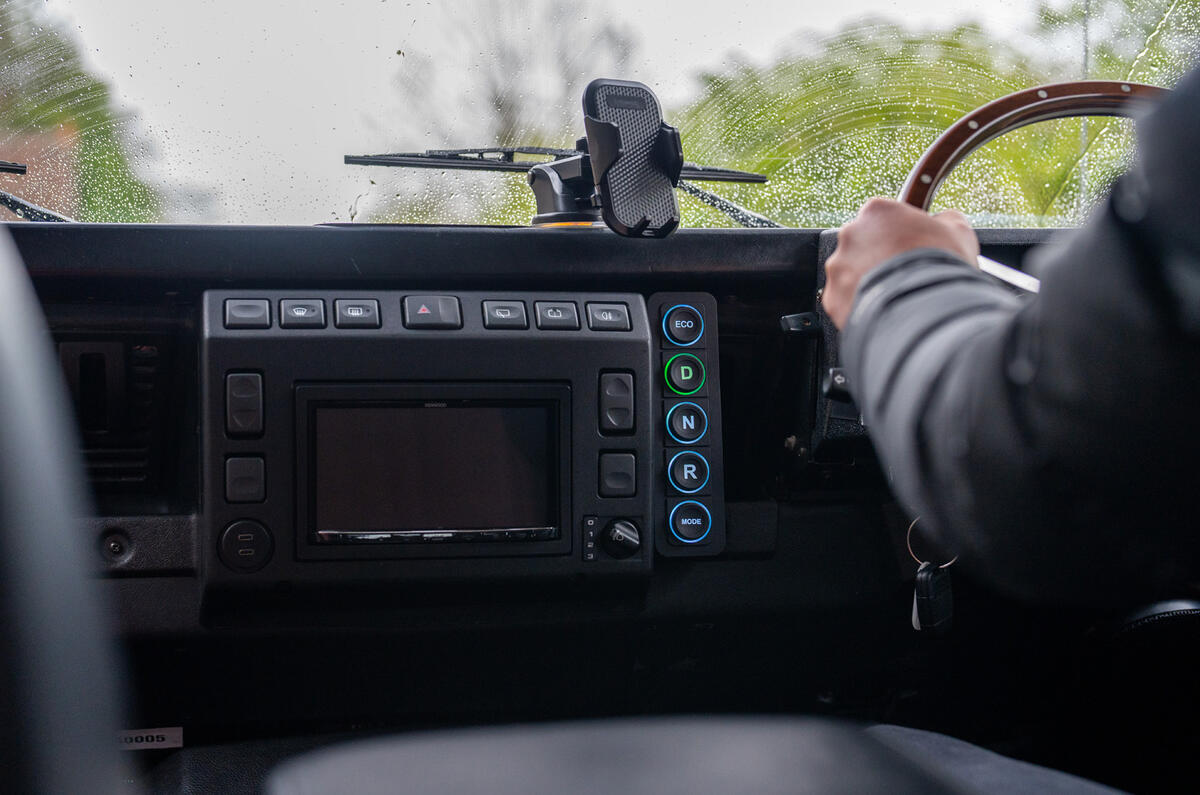 Bedeo Defender infotainment Bedeo Defender infotainment