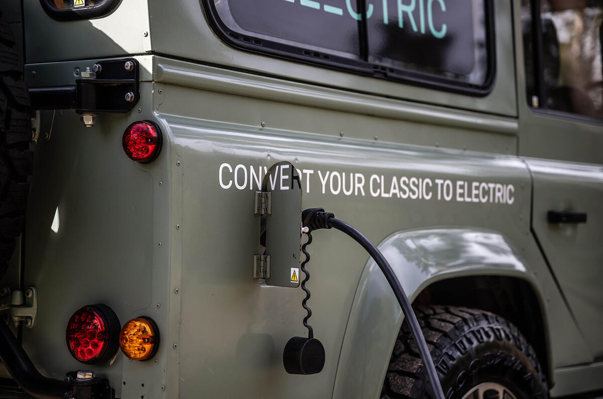 Bedeo Land Rover Defender EV charging