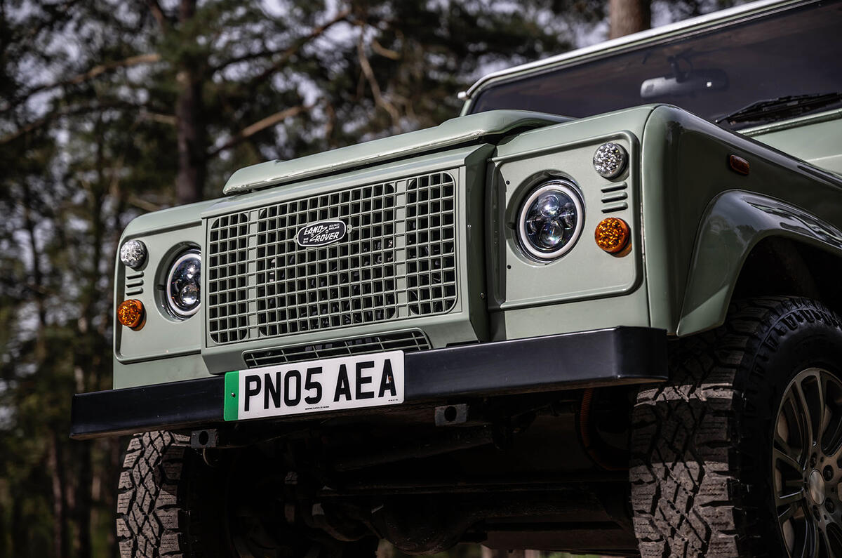 Bedeo Land Rover Defender EV front
