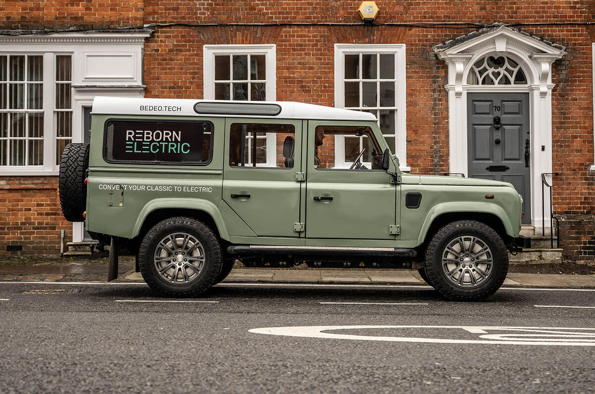 Bedeo Land Rover Defender EV side