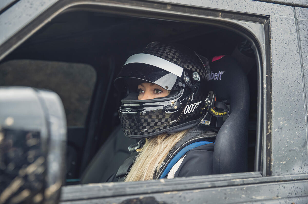 BehindthescenesimageofStuntDriverJessicaHawkinswiththeNewDefenderfeaturedinNoTimeToDie 04