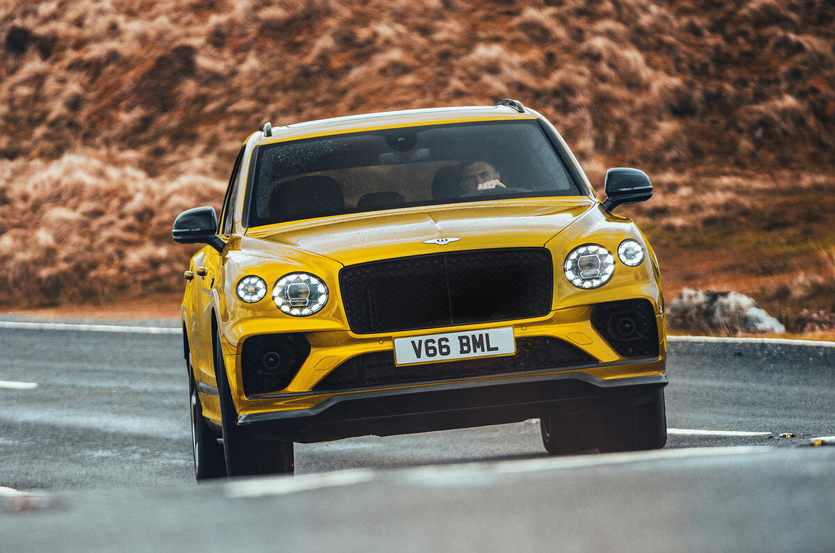 Bentayga S Hybrid front dynamic Bentayga S Hybrid front dynamic