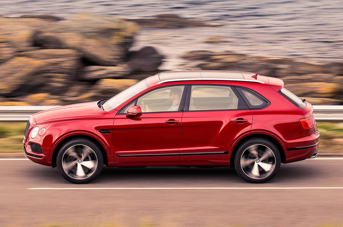 Bentley Bentayga V8 revealed with 542bhp