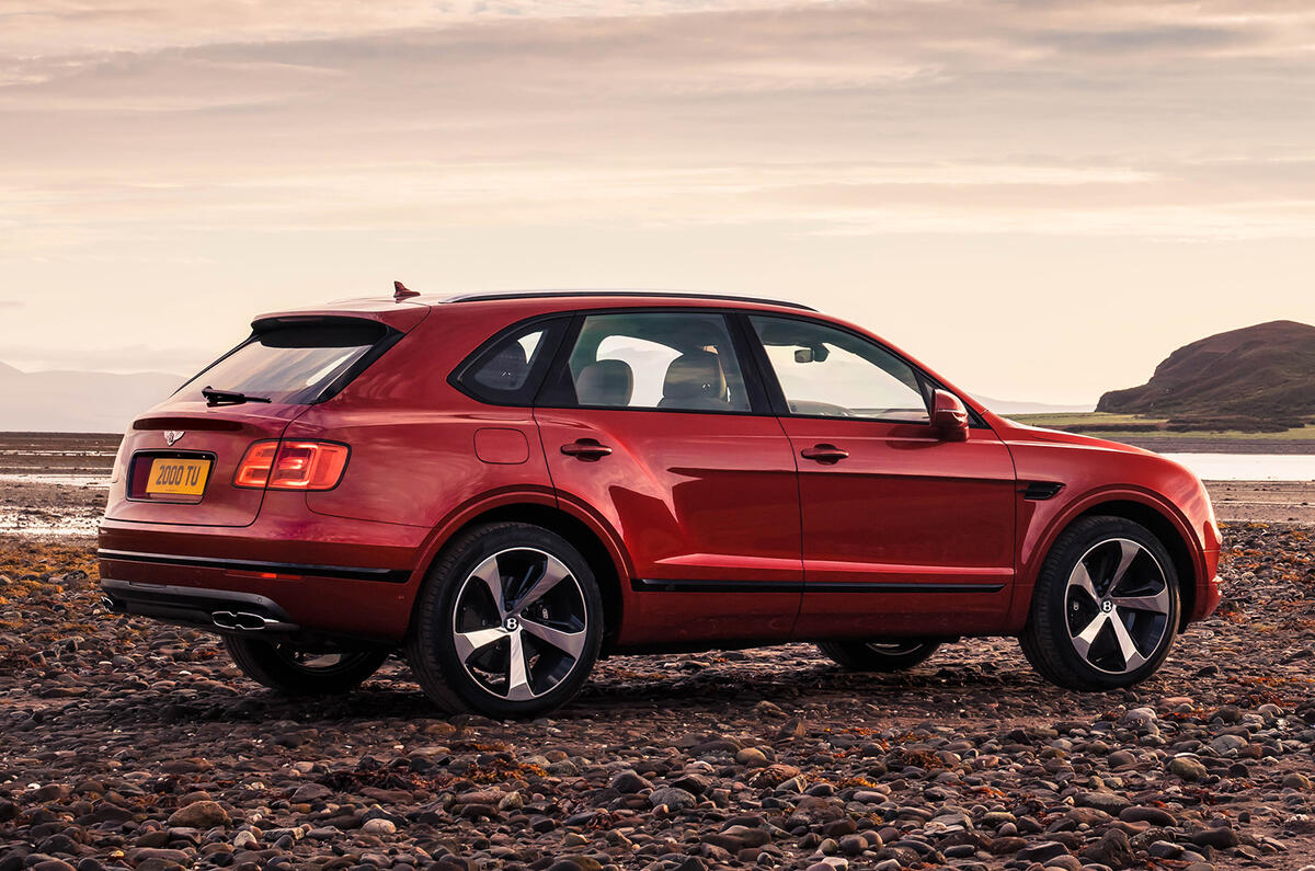 Bentley Bentayga V8 revealed with 542bhp