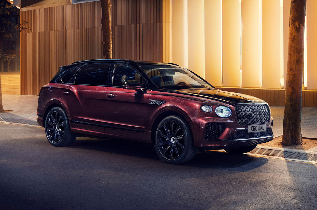 Bentley Bentayga EWB Mulliner Blackline front quarter static Bentley Bentayga EWB Mulliner Blackline front quarter static