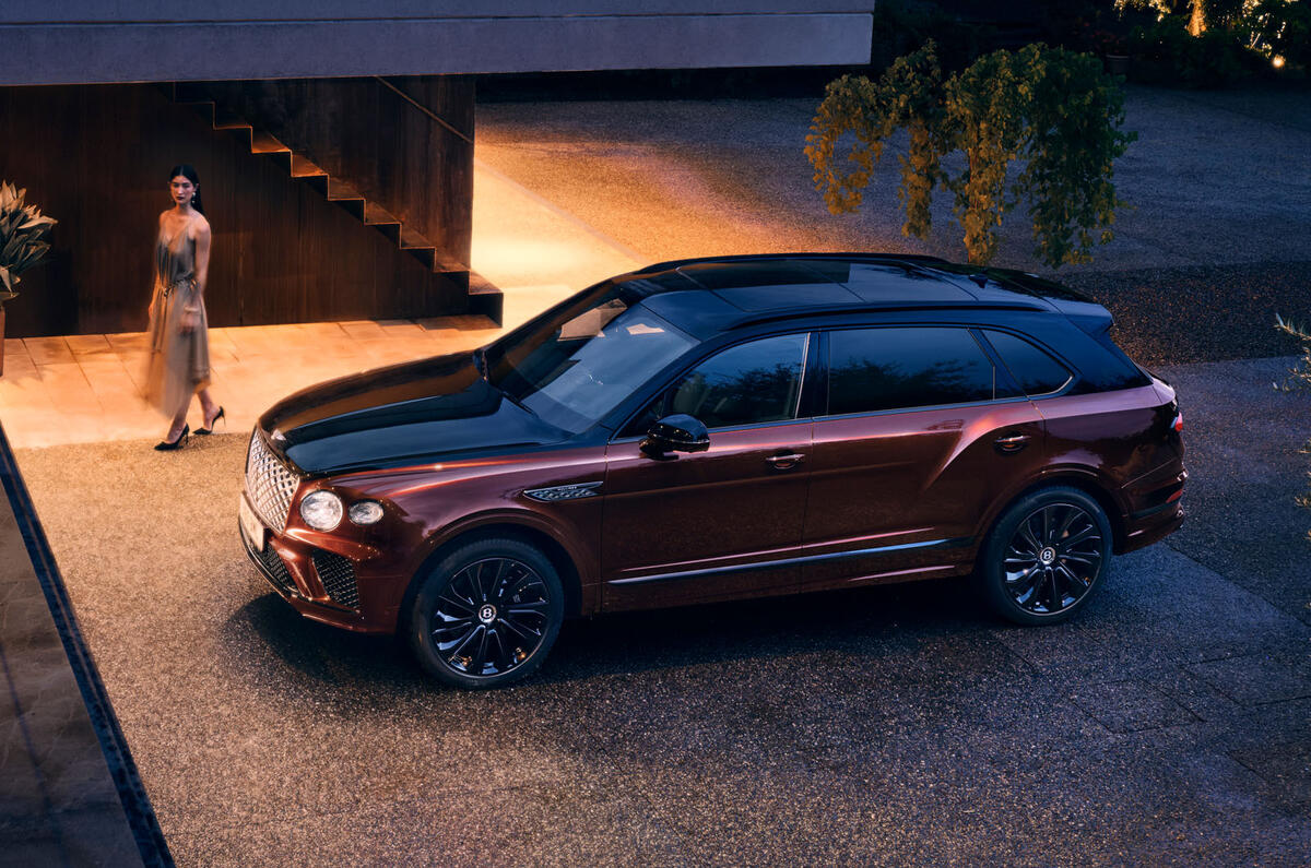 Bentley Bentayga EWB Mulliner Blackline side high Bentley Bentayga EWB Mulliner Blackline side high