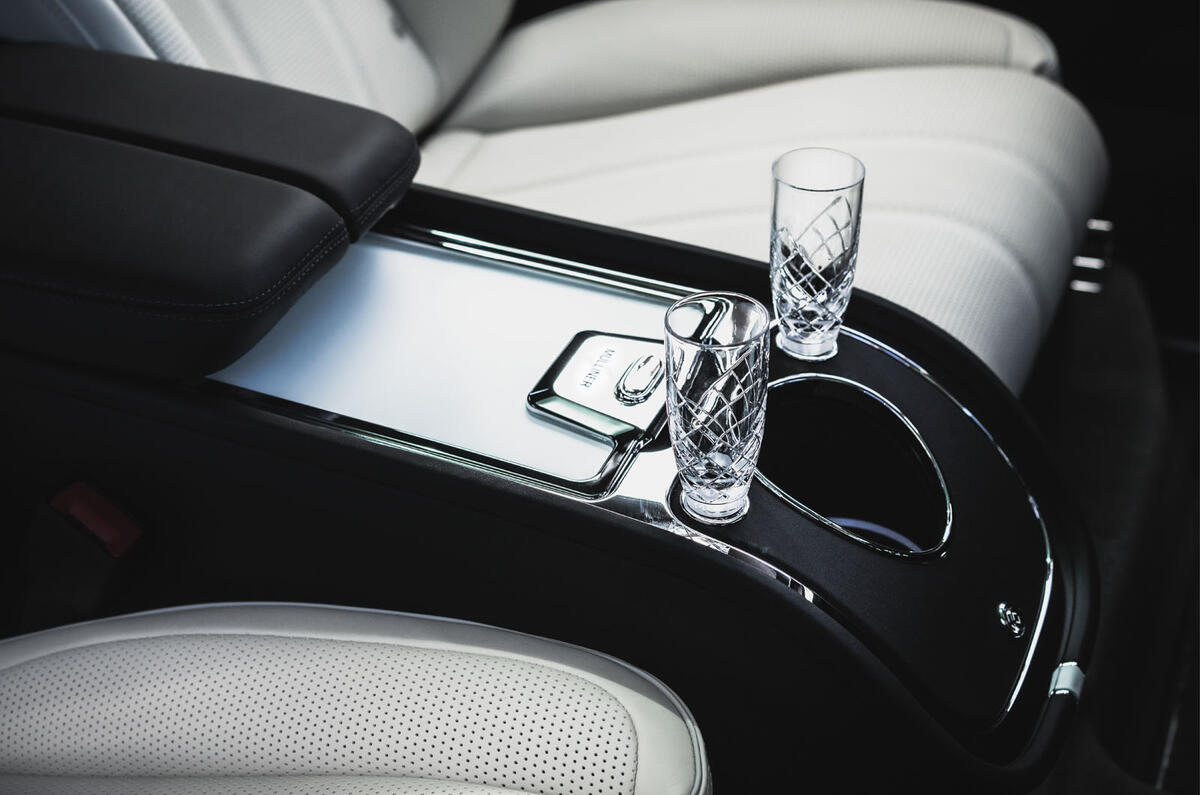 Bentley Bentayga EWB Mulliner drinks glasses Bentley Bentayga EWB Mulliner drinks glasses