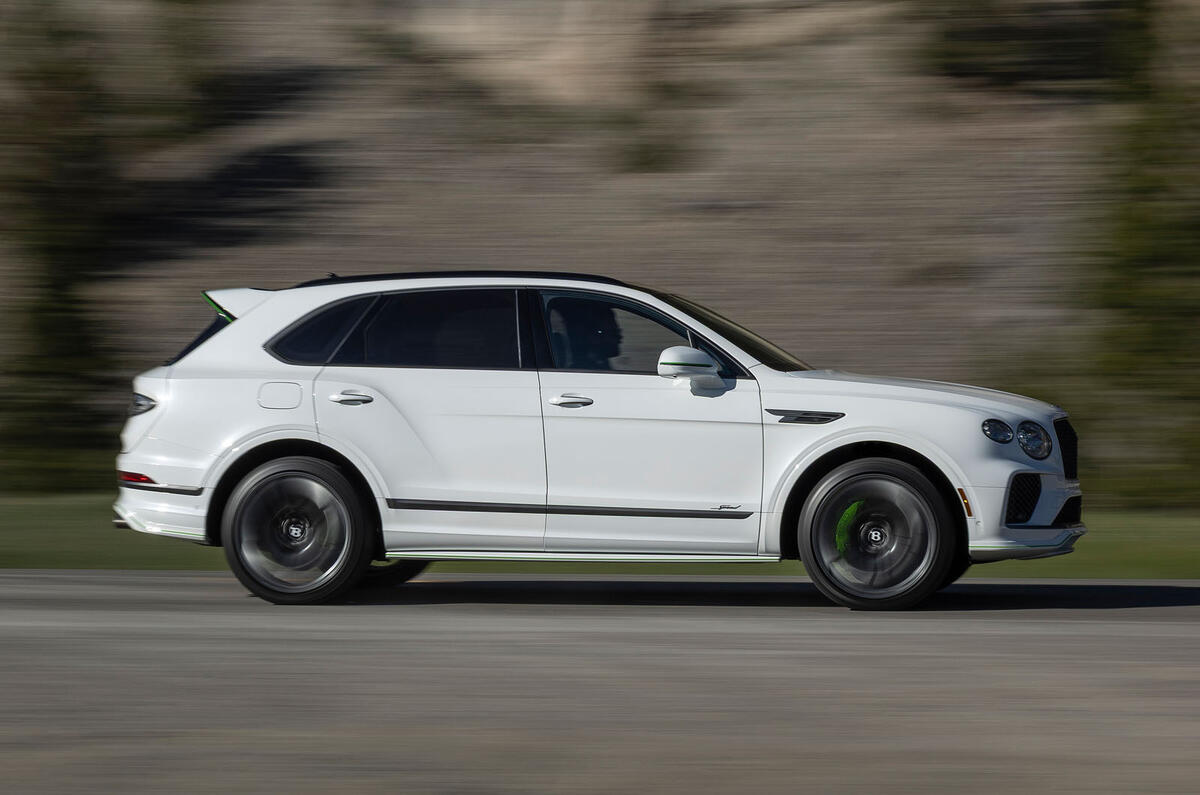 Bentley Bentayga Speed 2025 side tracking