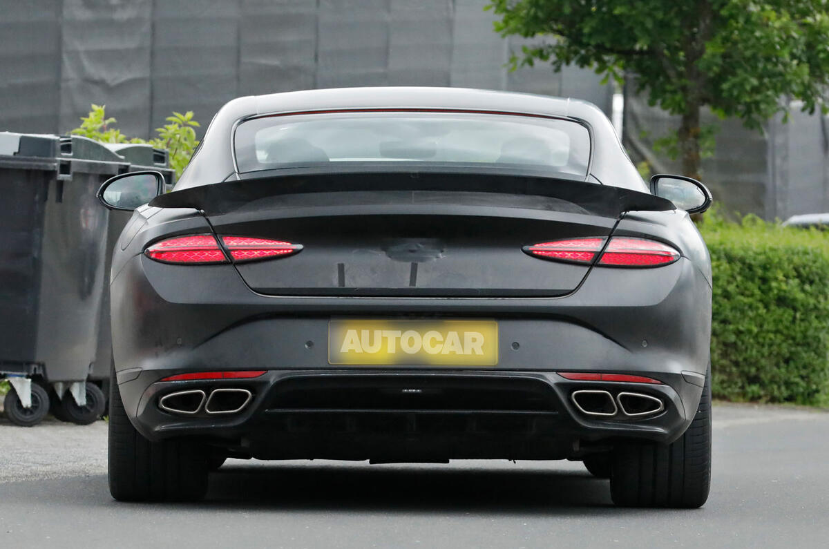 Bentley Continental GT Supersports 2025 camo rear tracking Bentley Continental GT Supersports 2025 camo rear tracking