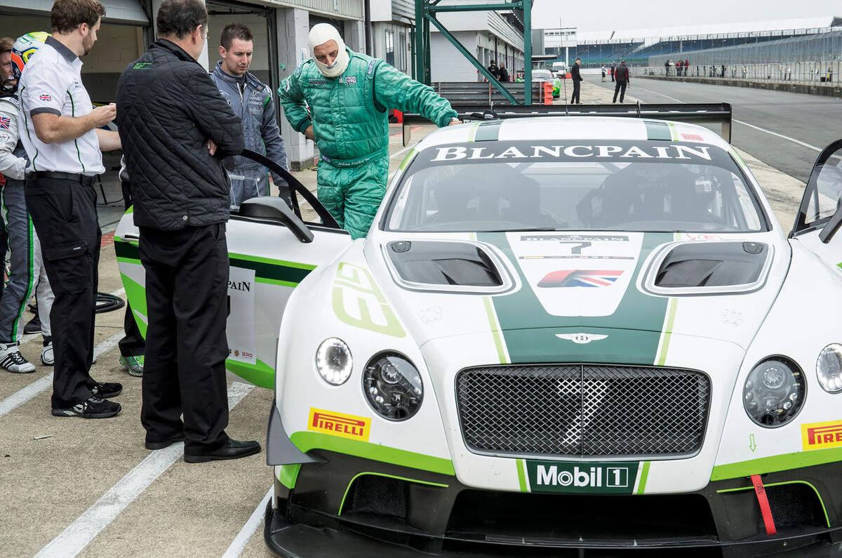 Bentley Continental GT3 vs Bentley Continental GT3-R