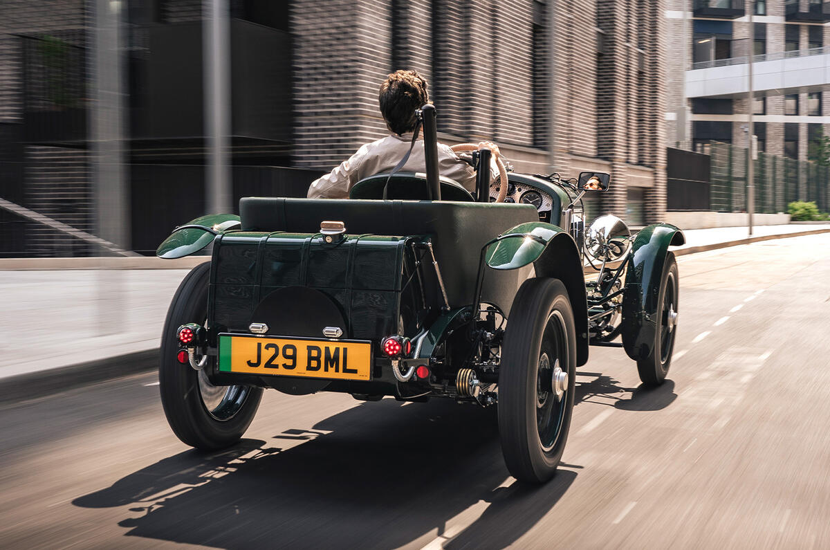 Bentley Blower Junior rear lead