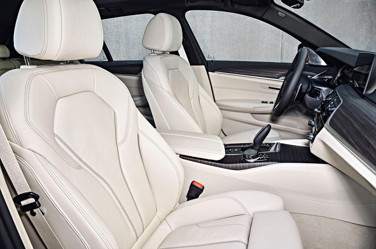 2017 BMW 5 Series Touring seats