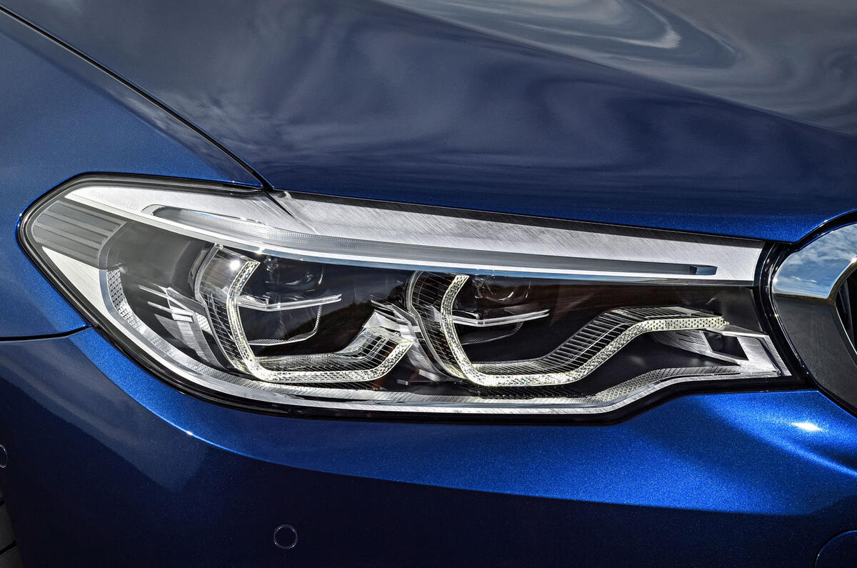 2017 BMW 5 Series Touring headlights