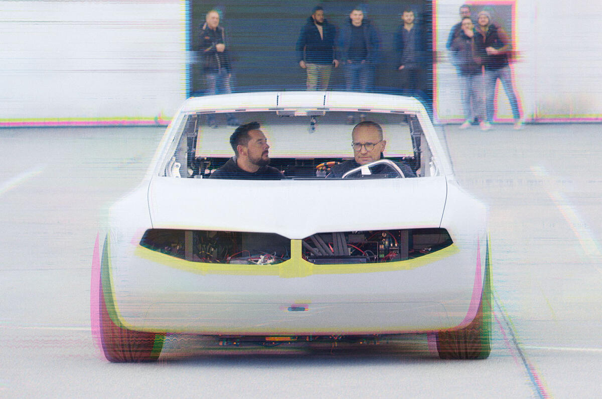 BMW i Vision Dee concept front tracking