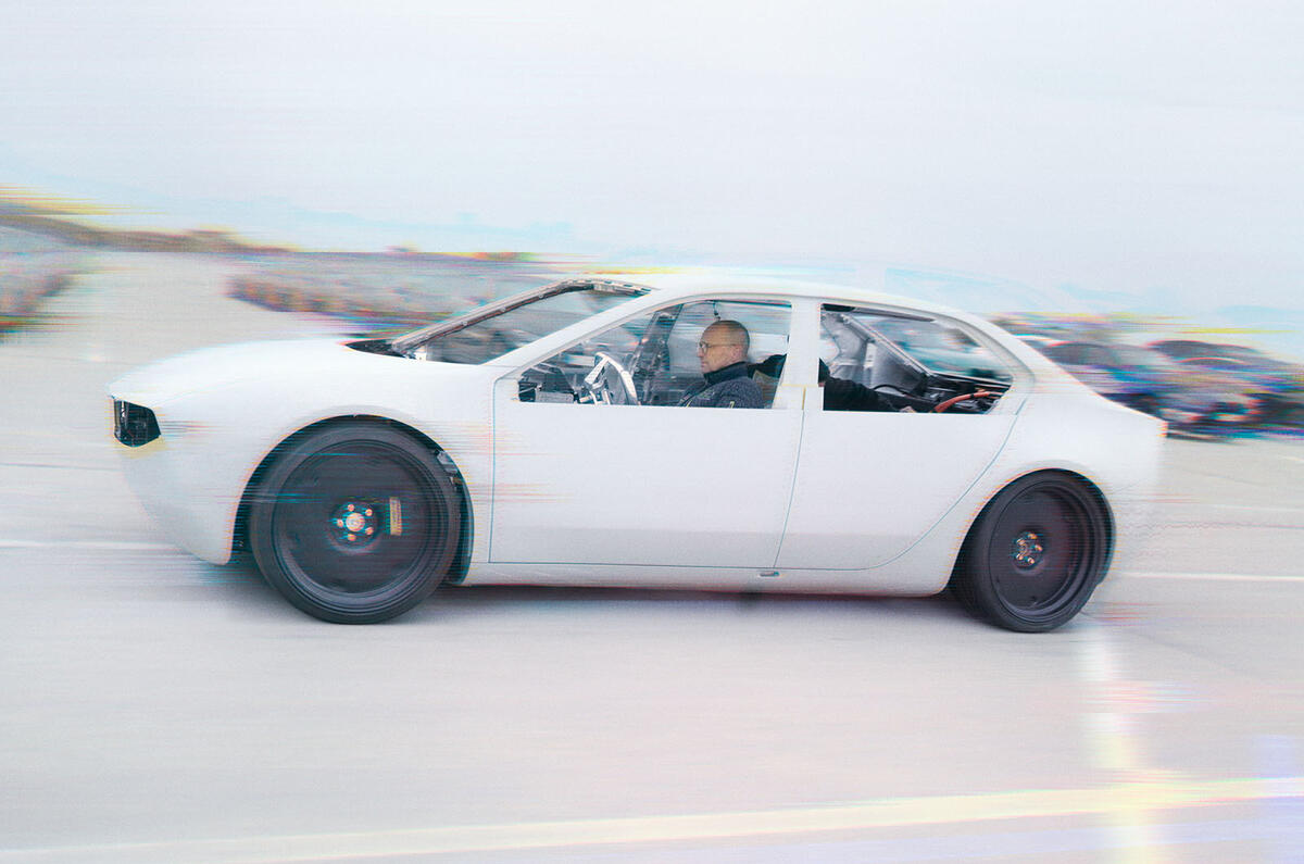 BMW i Vision Dee concept side tracking