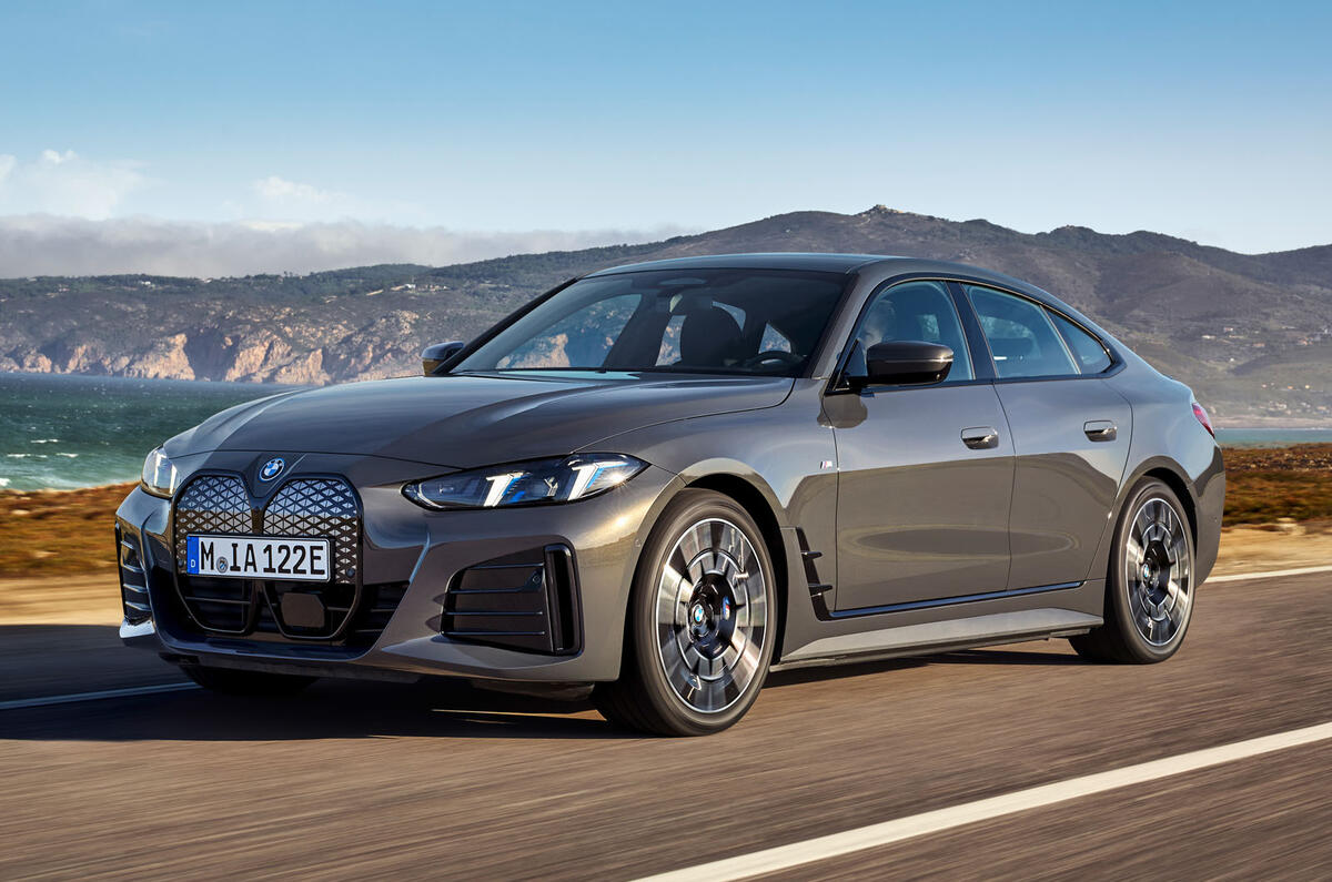 BMW i4 eDrive40 2025 front quarter tracking