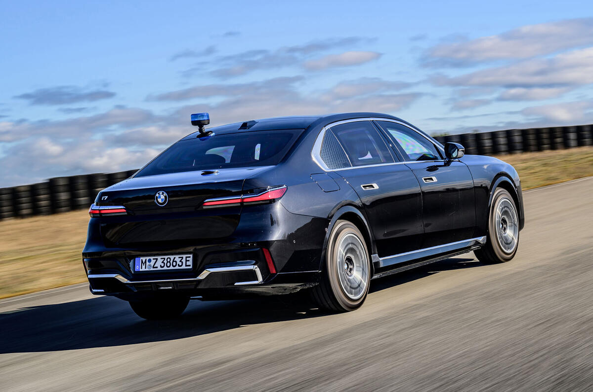 BMW i7 Protection rear quarter tracking BMW i7 Protection rear quarter tracking