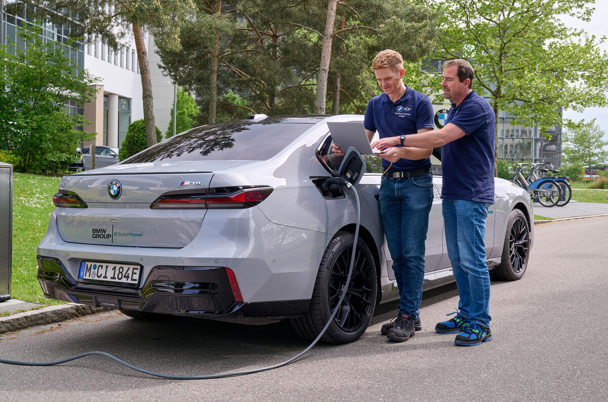 bmw i7 solid-state charging