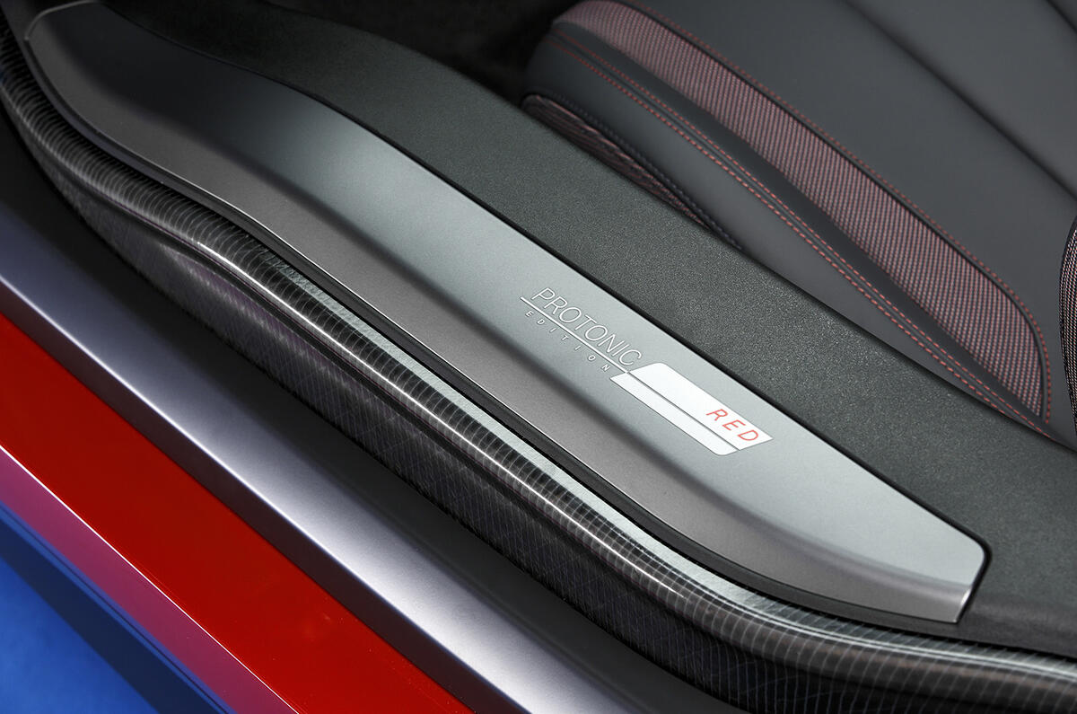 BMW i8 Protonic Red edition