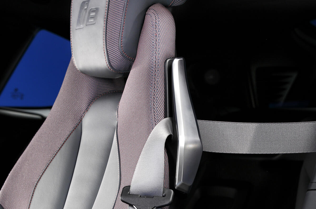 BMW i8 Protonic Red edition