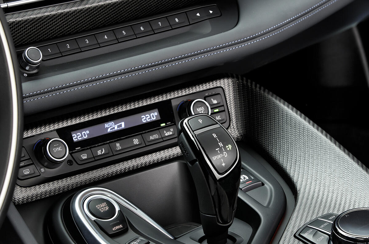 BMW i8 Protonic Red edition