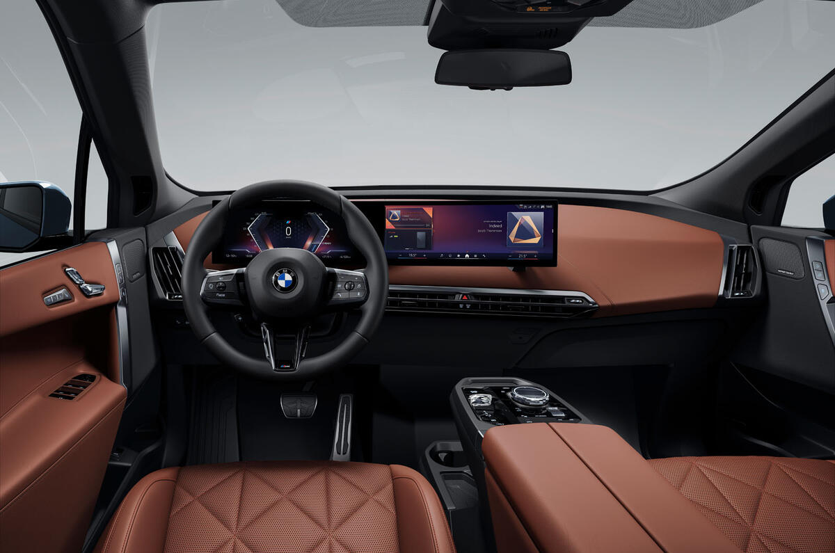 BMW iX 2025 xDrive 60 M Sport dashboard