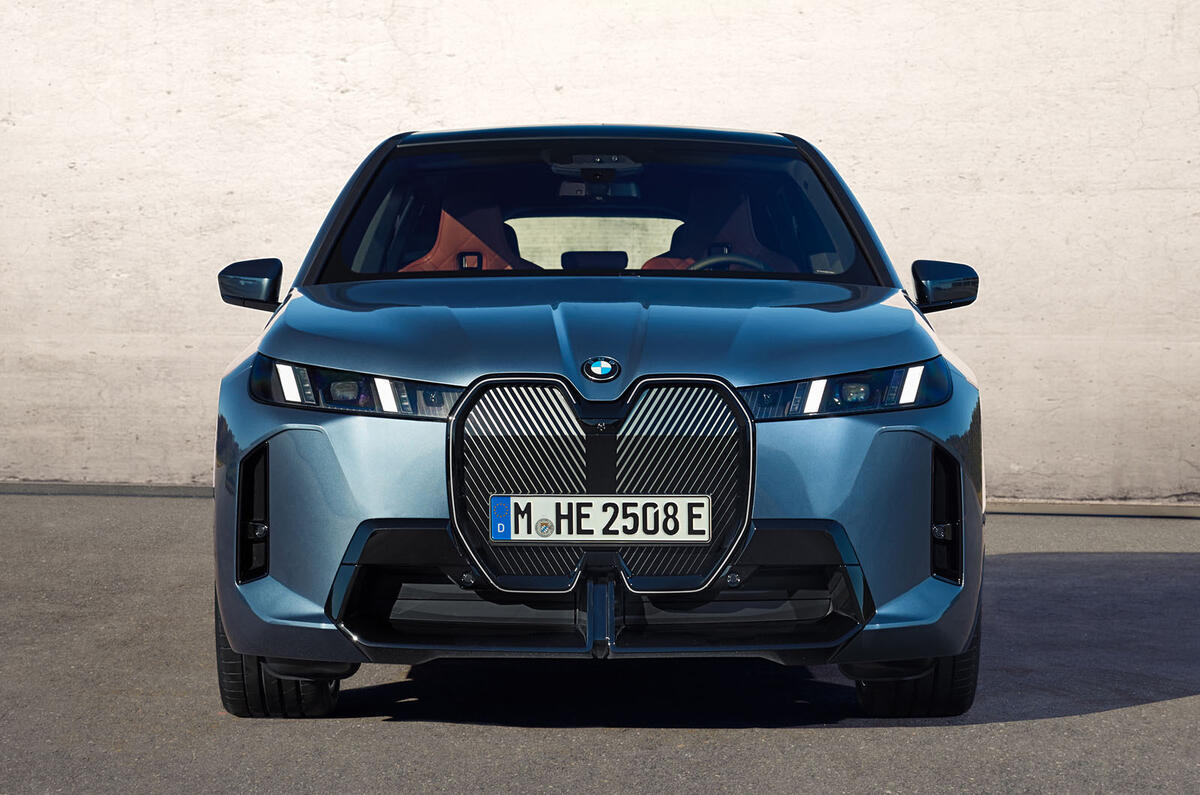 BMW iX 2025 xDrive 60 M Sport front static
