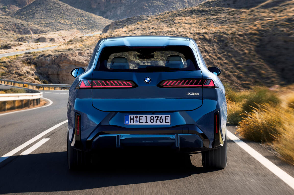 BMW iX3 2026 rear tracking