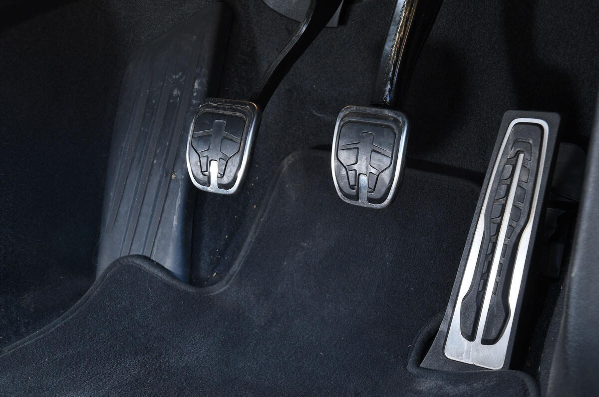 BMW M2 vs Honda Civic Type R vs Mazda MX 5 31