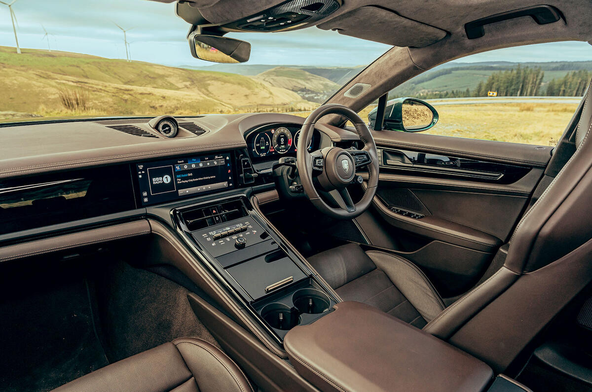 BMW M5 VS Porsche Panamera Twin Test 2024   ME 110 BMW M5 VS Porsche Panamera Twin Test 2024   ME 110
