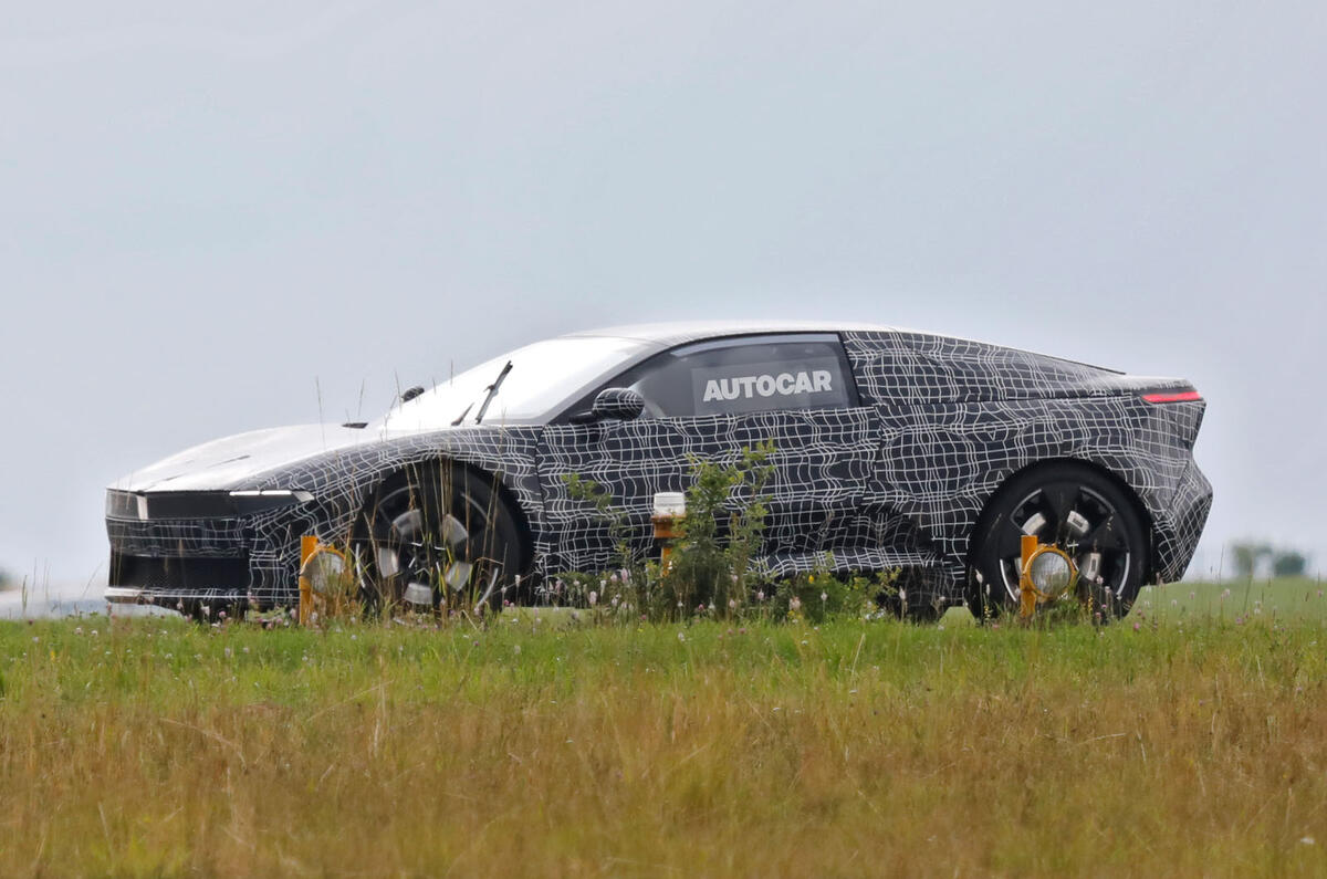 BMW Neue Klasse coupe camouflaged front quarter cornering 1 BMW Neue Klasse coupe camouflaged front quarter cornering 1