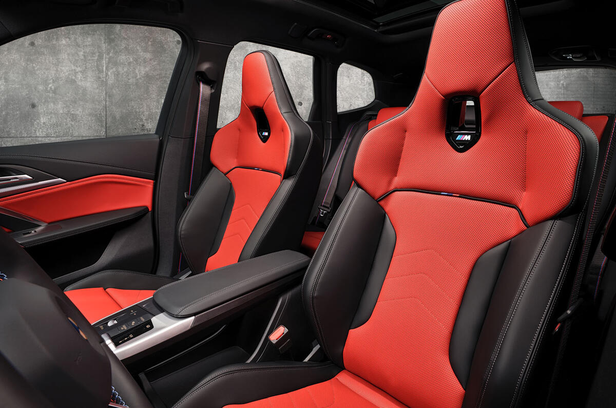 BMW X1 M35i 2023 bucket seats