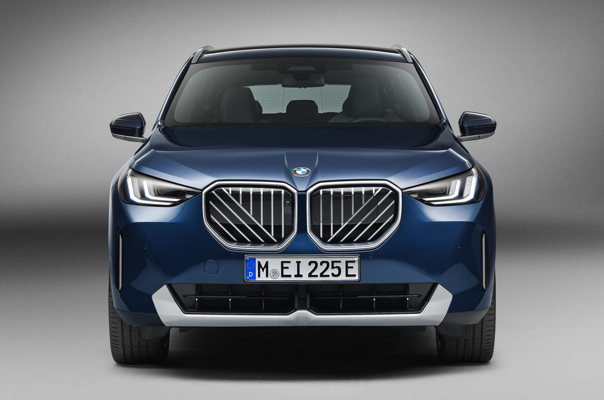 BMW X3 30e PHEV 2024 front static BMW X3 30e PHEV 2024 front static