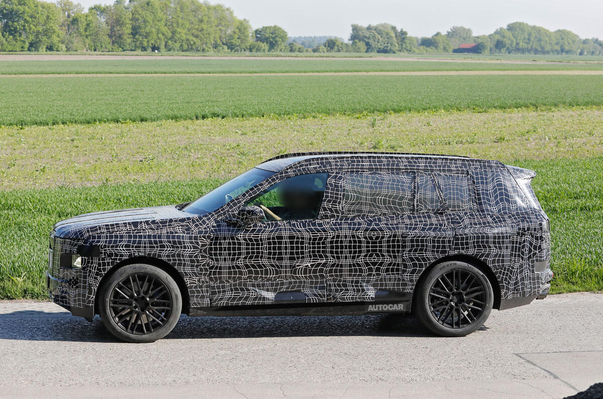 BMW X7 2027 camo side BMW X7 2027 camo side