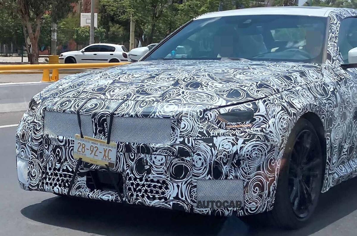 BMW 2 Series coupe spyshots front close BMW 2 Series coupe spyshots front close