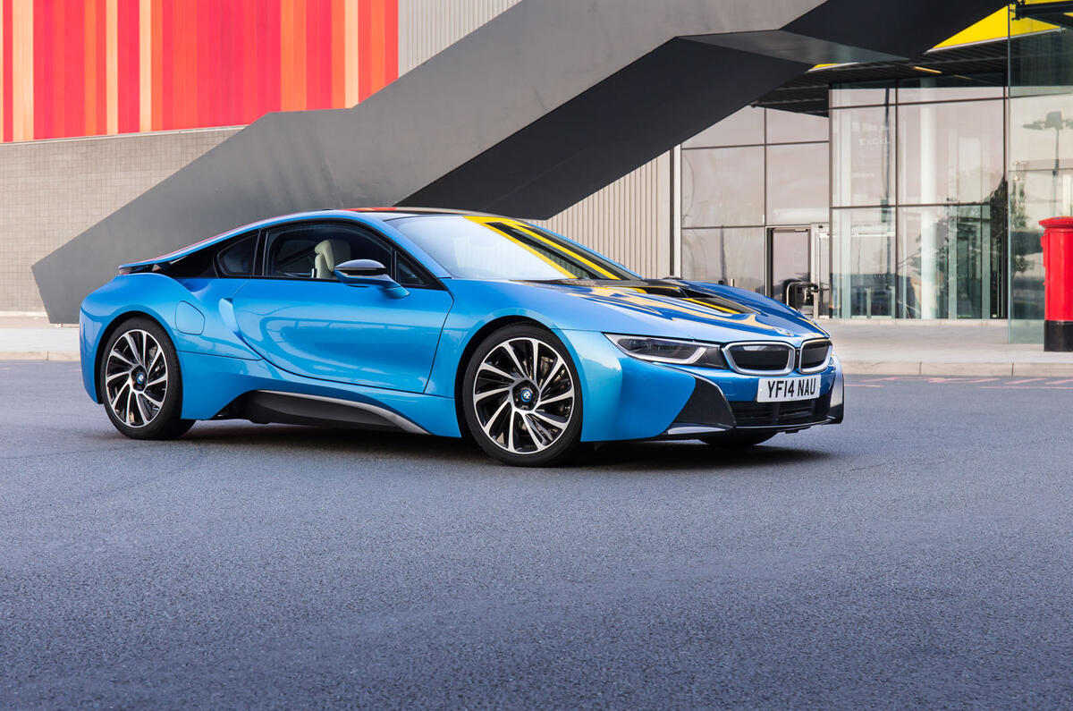 BMW i8 press shot - side