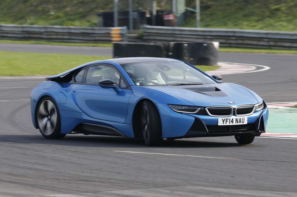 BMW i8 drifting