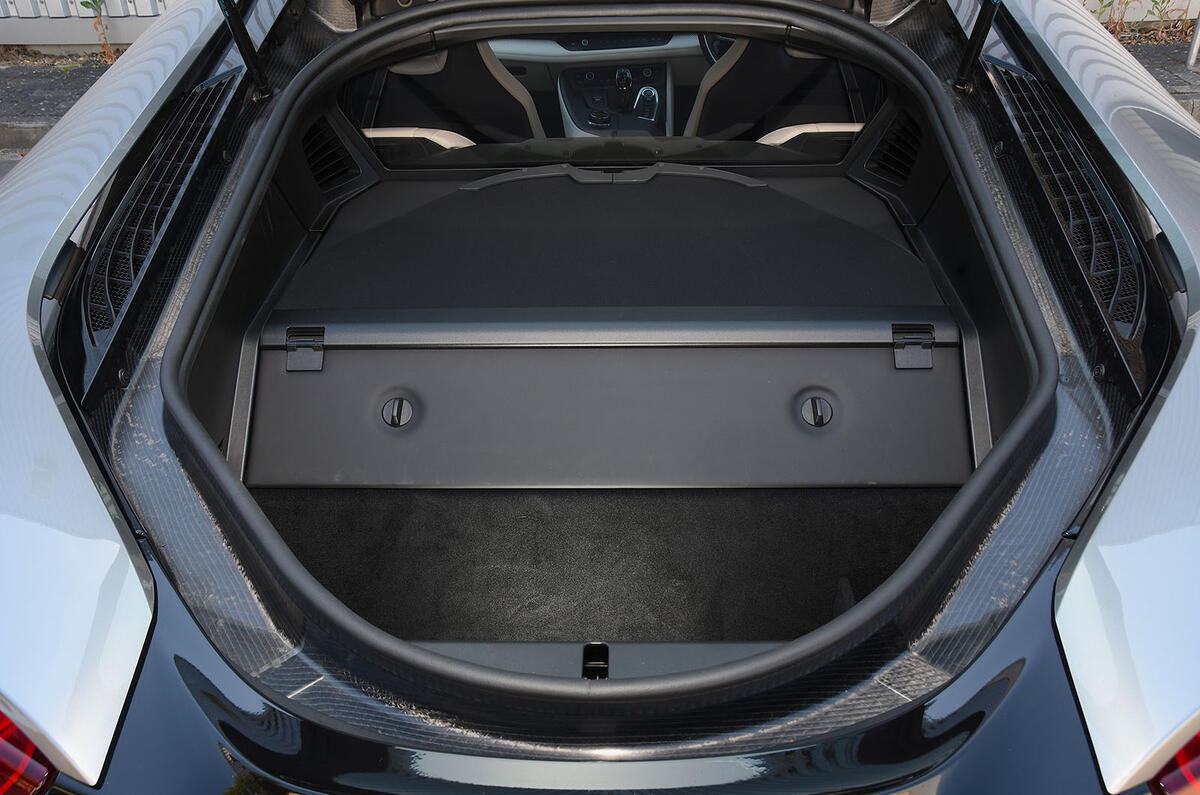 BMW i8 BOOT BMW i8 BOOT