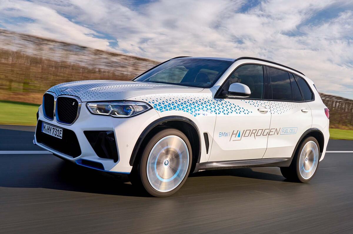 BMW iX5 hydrogen front three quarter