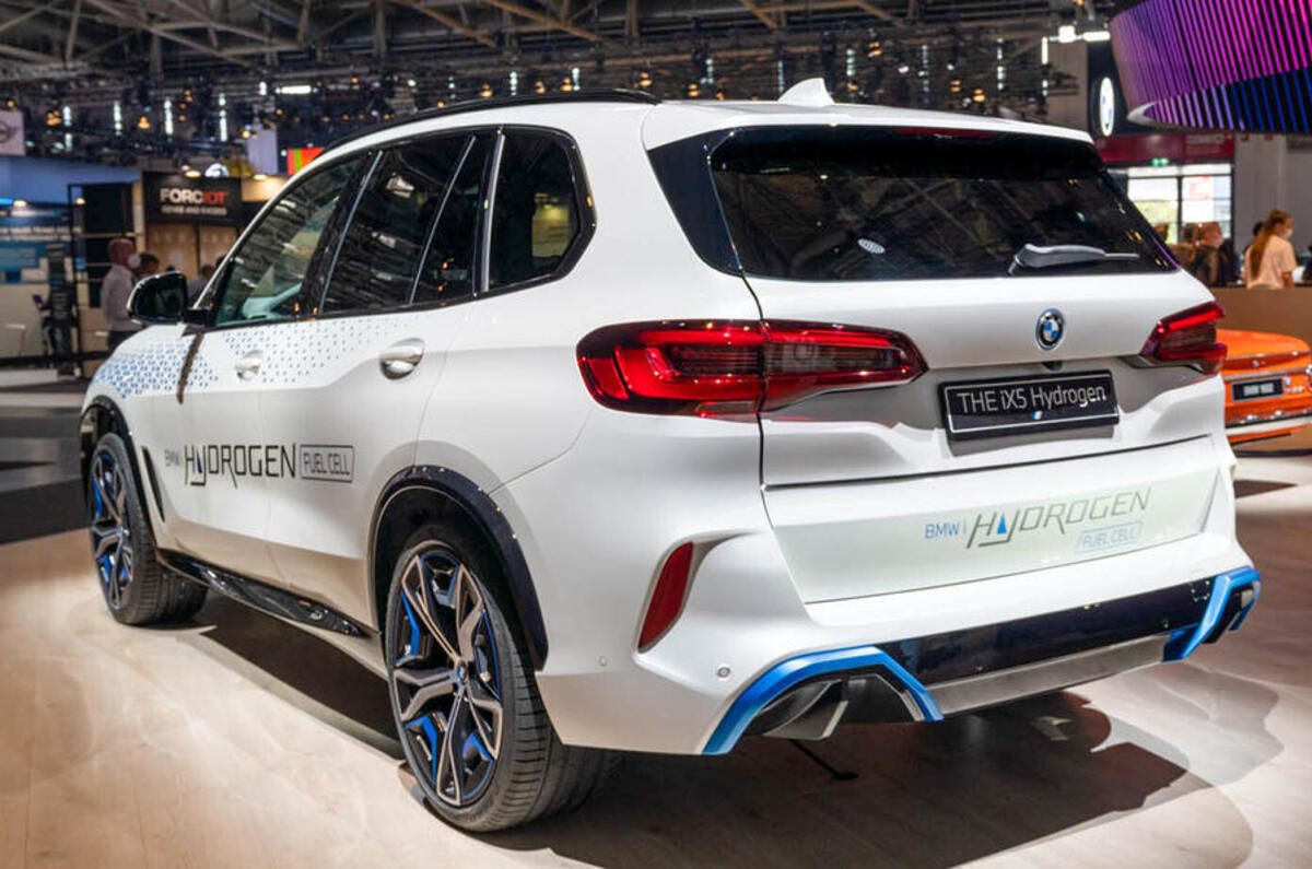 BMW iX5 hydrogen rear