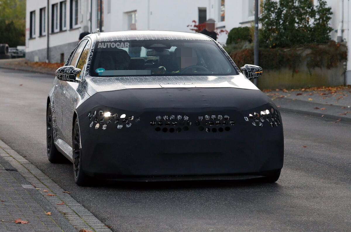 BMW M5 spied driving front 1 BMW M5 spied driving front 1