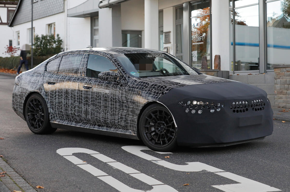 BMW M5 spied driving front side 1 BMW M5 spied driving front side 1