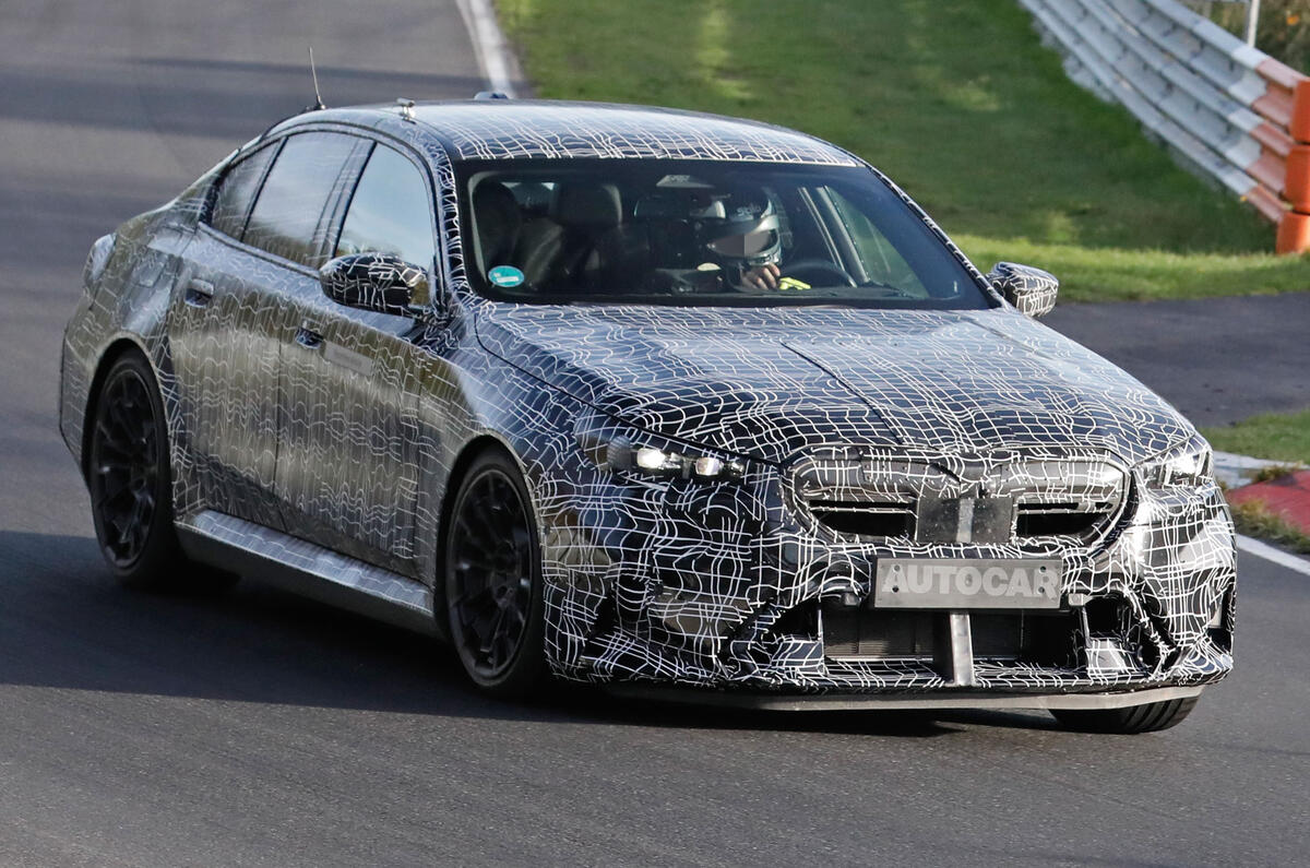 BMW M5 spied driving track front 3 4 2 1 BMW M5 spied driving track front 3 4 2 1